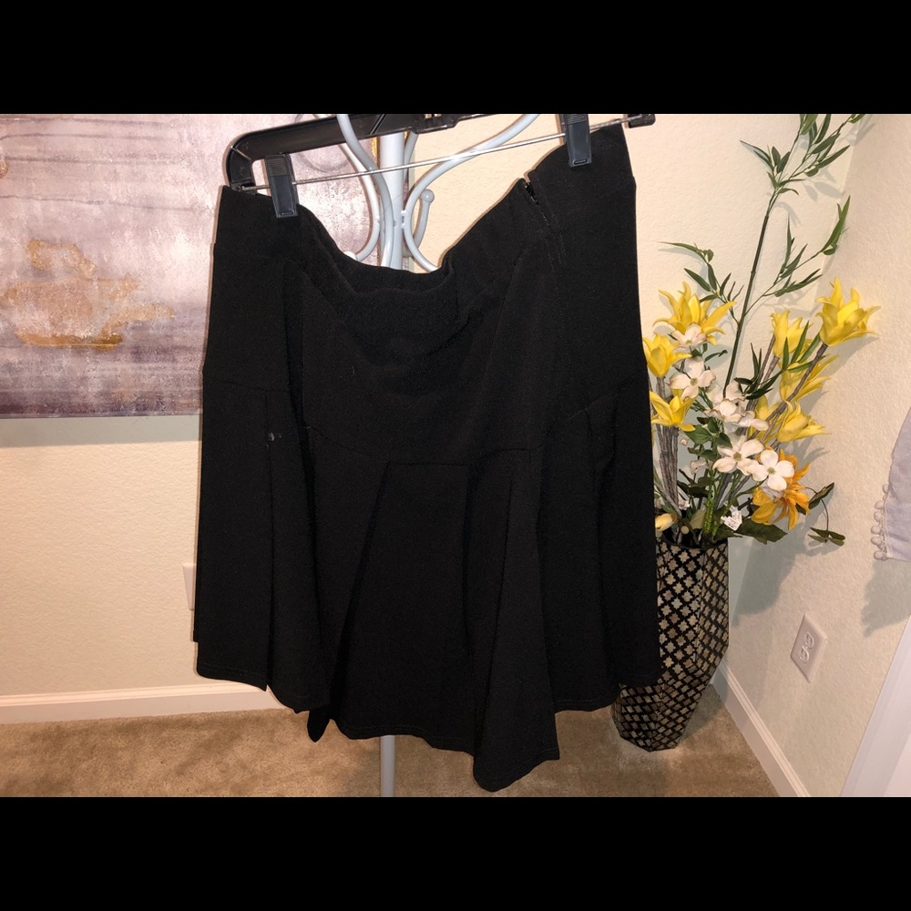 Pleated skirt